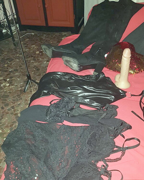 Vendo todo tipo de ropa interior, dildos,zapatos,con mi esencia