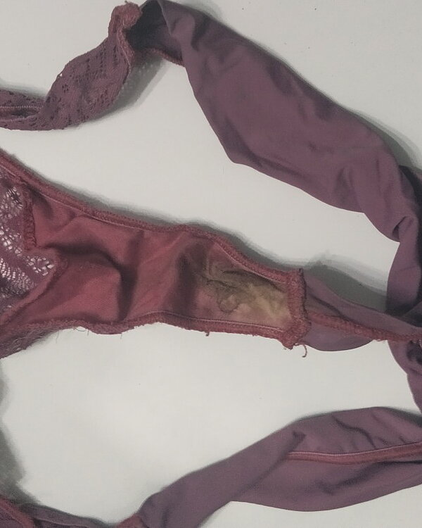 Braguitas del cesto de la ropa