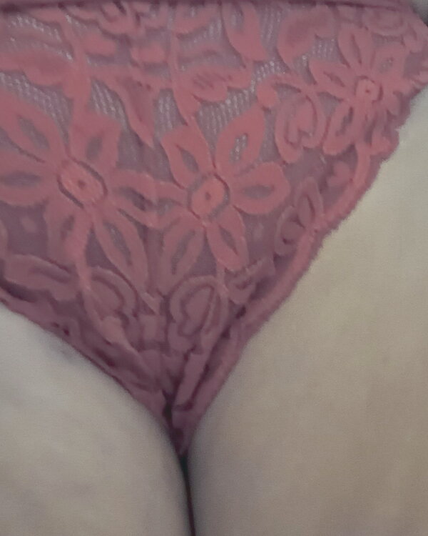 Tanga rojo de encaje súper sexy......