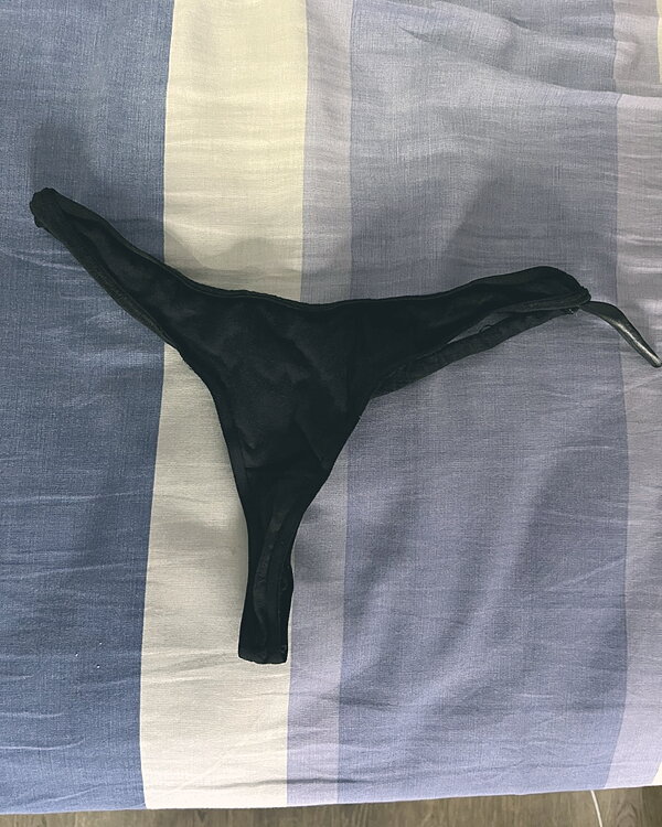 Vendo tanga sexy negro usado