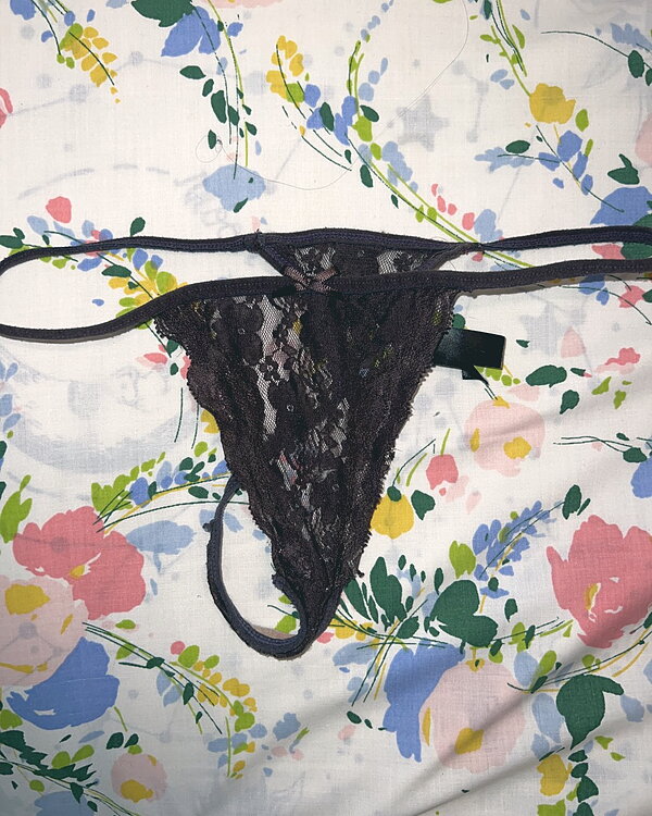 Tanga marrón con transparencias