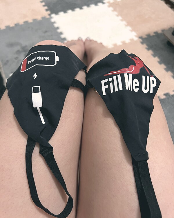 Hermosas tangas en hilo, muy metida en mi ano y con un olor muy fuerte mmmmmmm cómpralas